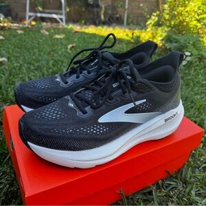 Brooks Glycerin 23 running shoes (M 9 / W 11)